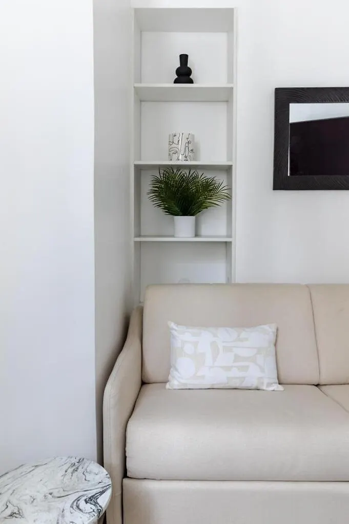Montbrun Alesia II Cosy Studio 2P contacts